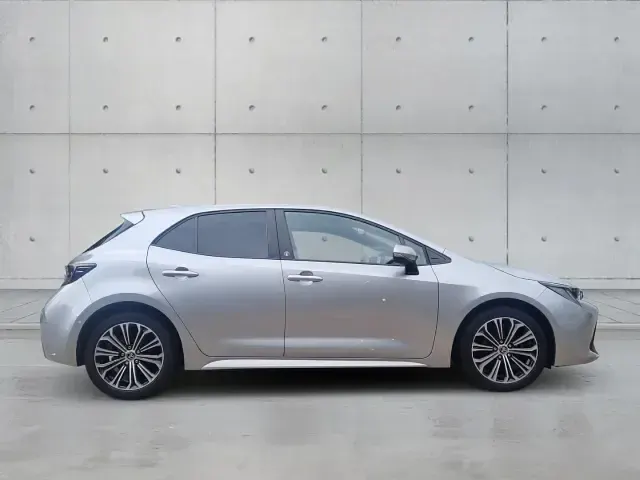 Gebraucht Toyota Corolla Hybrid Team 122 PS (89 kW) 2022 Silber Limousine