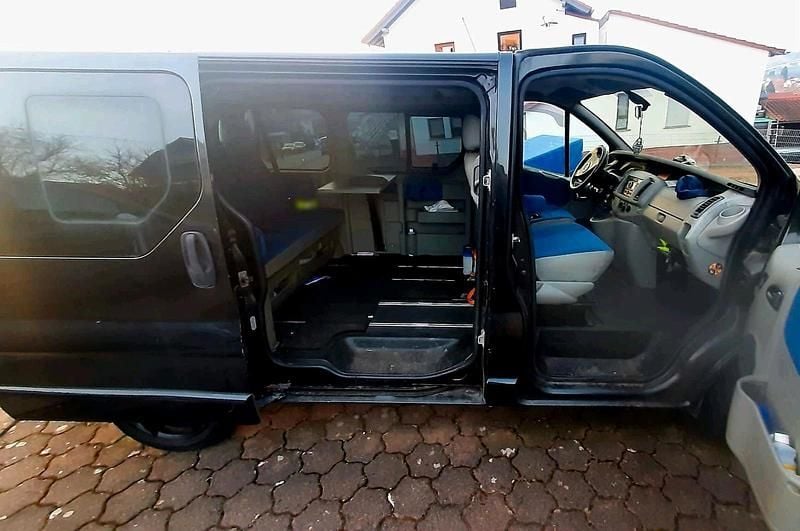 Używany Opel Vivaro 114 KM (83 kW) 2008 Czarny Minivan