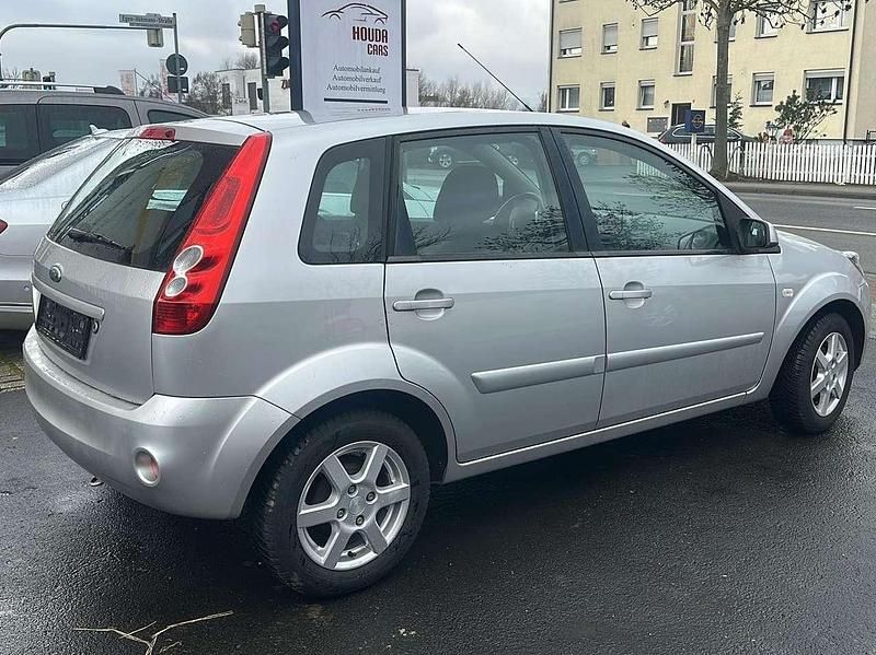 Gebraucht Ford Fiesta Style 69 PS (50 kW) 2008 Polarsilber metallic Kleinwagen
