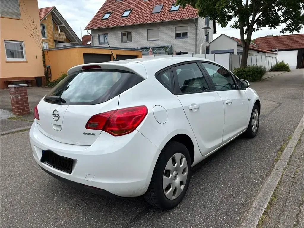 Gebraucht Opel Astra Edition 87 PS (63 kW) 2010 Weiß Limousine