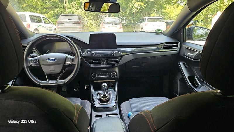 Gebraucht Ford Focus ST-Line 120 PS (88 kW) 2020 Schwarz Limousine