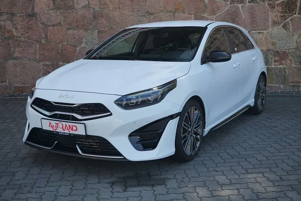 Gebraucht Kia Ceed GT-Line 160 PS (117 kW) 2023 Weiß Kleinwagen