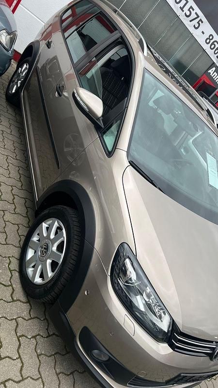 Gebraucht VW Touran Highline 170 PS (125 kW) 2011 Gold Van / Kleinbus