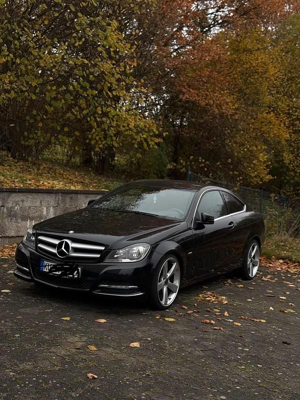 Schwarz Gebraucht 2013 Mercedes C180 Coupé | 8.750 € (Guter Preis) - Bild 1/4