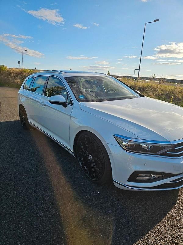 Weiß Gebraucht 2020 VW Passat Elegance Kombi | 27.500 € (Fairer Preis) - Bild 1/4