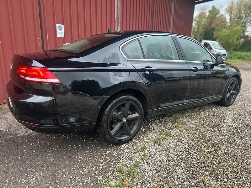 Schwarz Gebraucht 2018 VW Passat Limousine | 10.790 € (Superpreis) - Bild 1/4