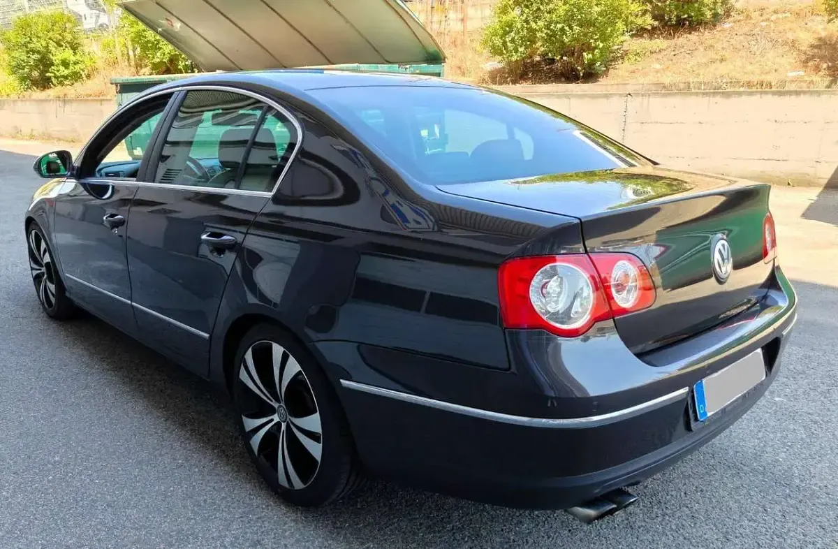 Gebraucht VW Passat Highline 150 PS (110 kW) 2005 Moccaanthrazit perleffekt Limousine