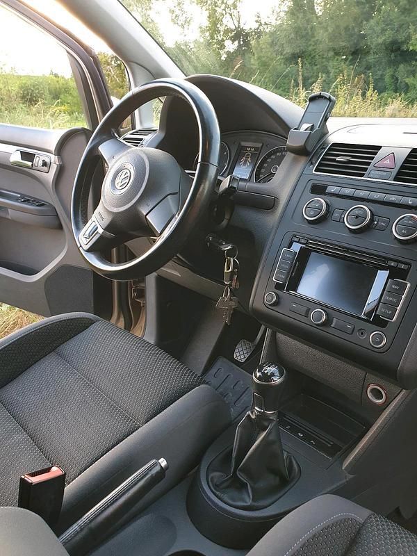 Gebraucht VW Touran 105 PS (77 kW) 2013 Gold Van / Kleinbus