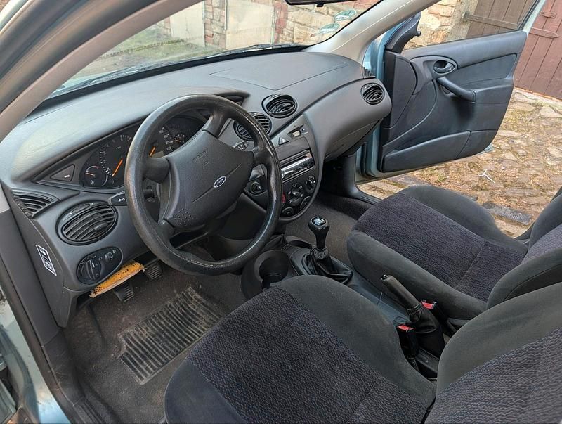 Second-hand Ford Focus 75 CP (55 kW) 1999 Verde Hatchback