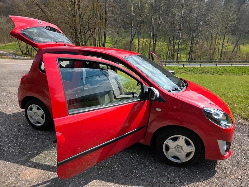 Second-hand Renault Twingo 75 CP (55 kW) 2011 Roșu Hatchback