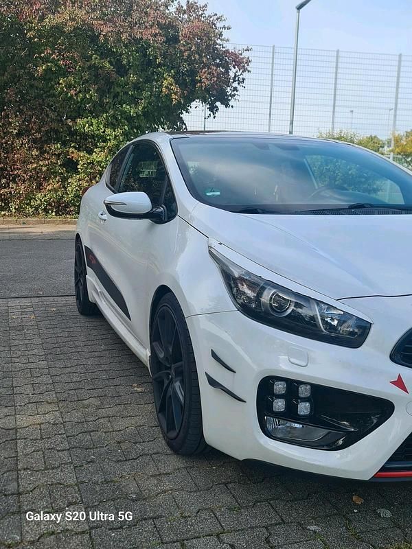 Weiß Gebraucht 2014 Kia Ceed GT Kleinwagen | 8.250 € (Superpreis) - Bild 1/4