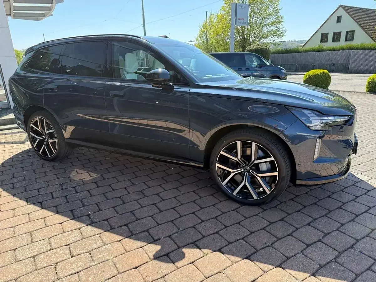 Gebraucht Volvo EX90 Ultra 334 kW (455 PS) 2026 Denim blue / metallic SUV