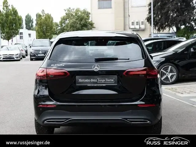 Gebraucht Mercedes B250e 218 PS (160 kW) 2023 Kleinwagen