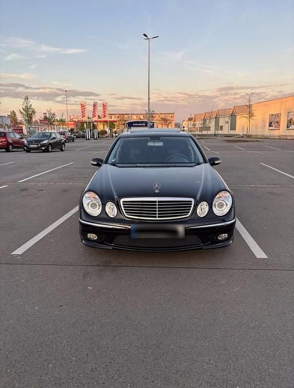 Second-hand Mercedes E320 224 CP (164 kW) 2004 Negru Berlinǎ