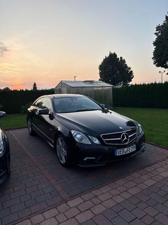 Schwarz Gebraucht 2010 Mercedes E350 Coupé | 10.500 € (Fairer Preis) - Bild 1/4