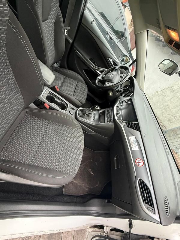 Gebraucht Opel Astra 2018 Weiß Kombi