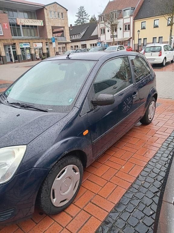 Gebraucht Ford Fiesta Ambiente 60 PS (44 kW) 2005 Blau Kleinwagen