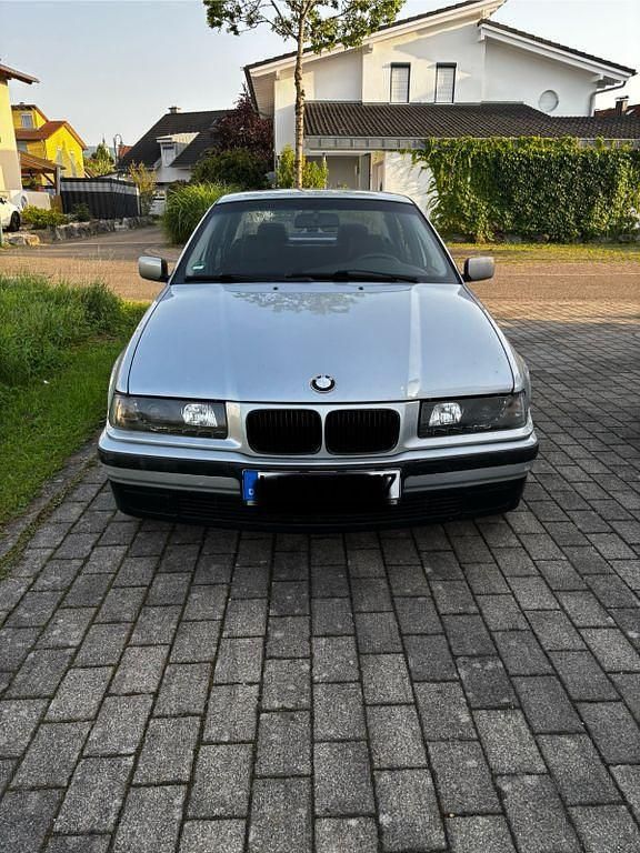 Silber Gebraucht 1997 BMW 316 Limousine | 2.700 € (Fairer Preis) - Bild 1/4