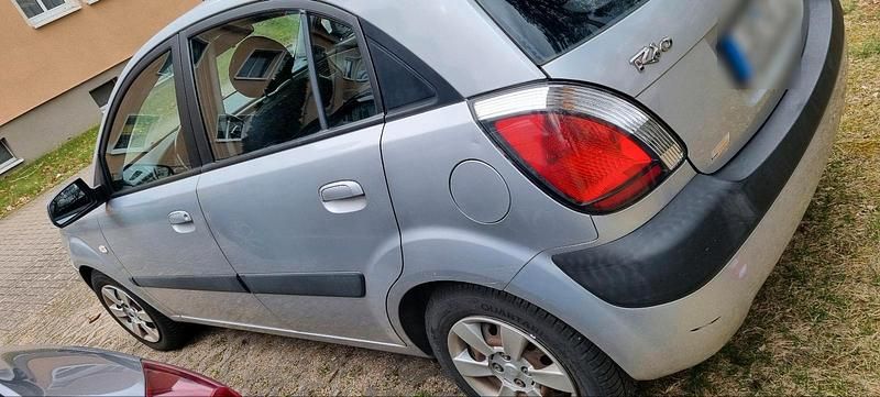 Gebraucht Kia Rio 54 PS (39 kW) 2007 Grau Kleinwagen
