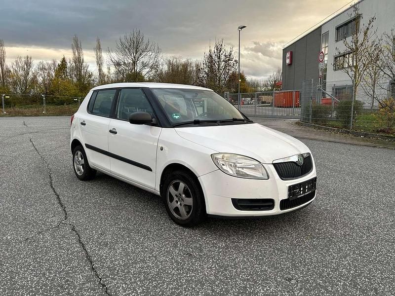 Gebraucht Skoda Fabia Style 60 PS (44 kW) 2010 Weiß Limousine