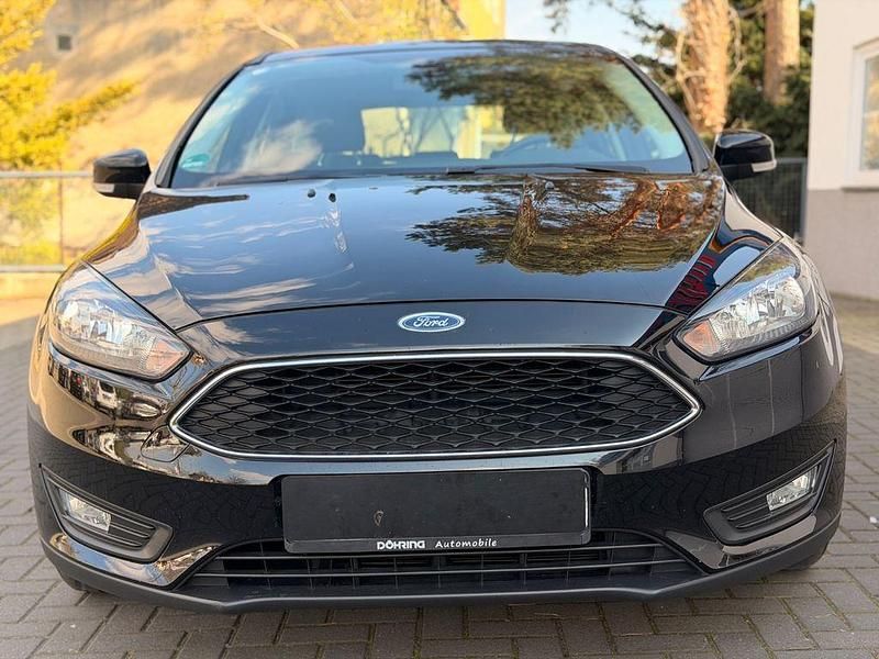 Gebraucht Ford Focus Cool & Connect 125 PS (91 kW) 2017 Schwarz Limousine
