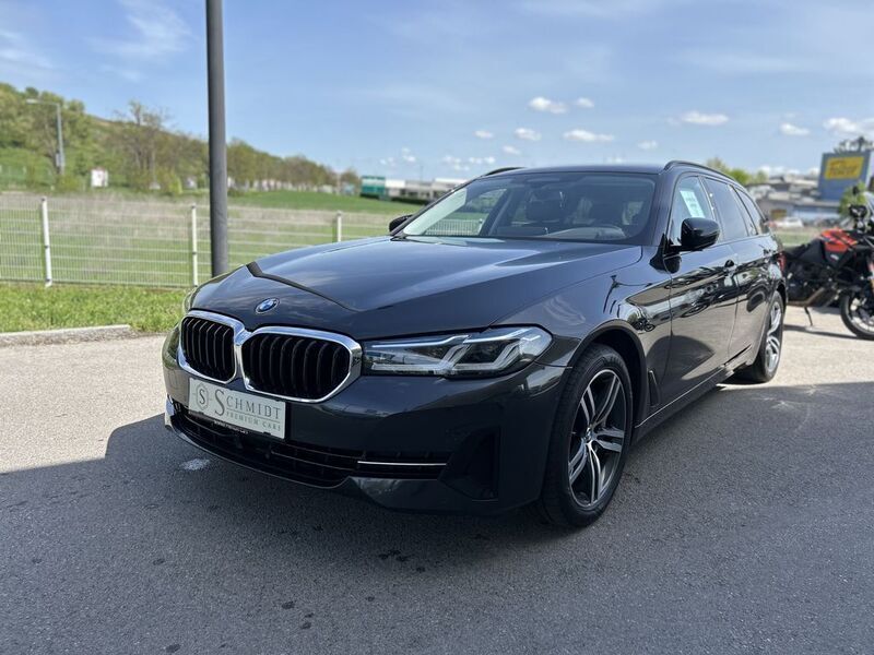 Grau Gebraucht 2020 BMW 530 Sport Line Limousine | 39.790 € (Etwas zu teuer) - Bild 1/4