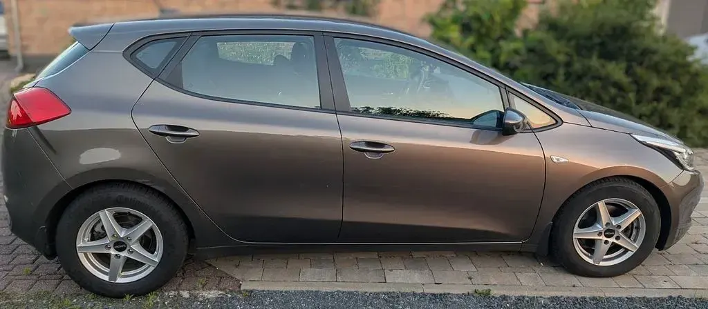 Gebraucht Kia Ceed 110 PS (80 kW) 2014 Braun Kleinwagen