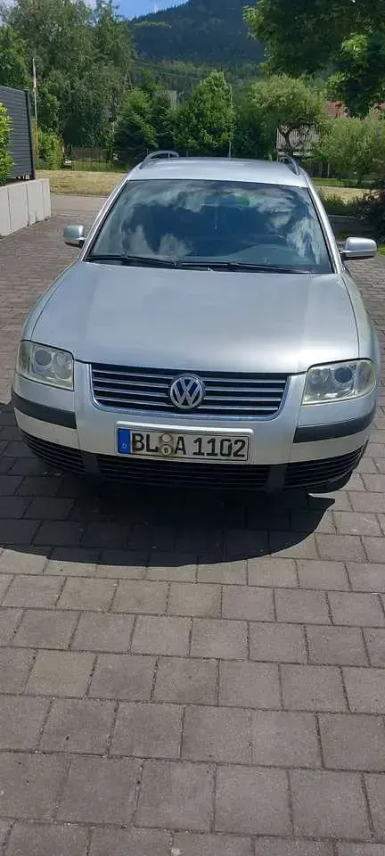 Gebraucht VW Passat 101 PS (74 kW) 2002 Silber Kombi