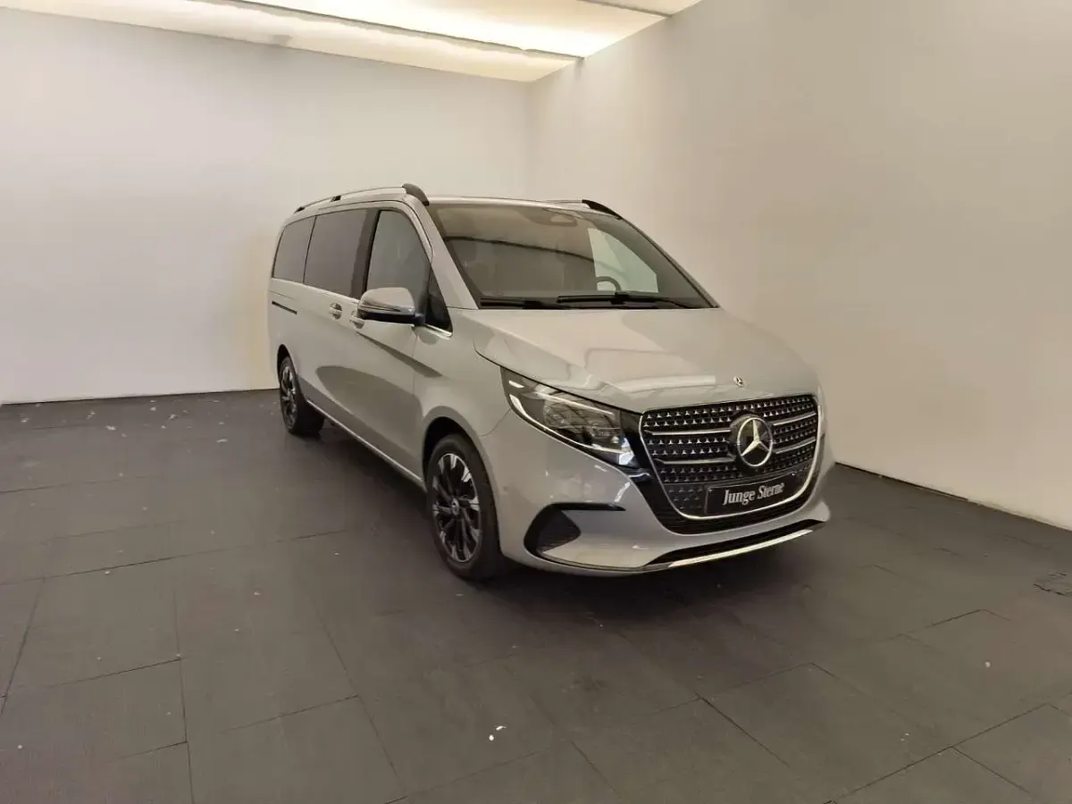 Gebraucht Mercedes V250 190 PS (139 kW) 2025 Alpingrau Van / Kleinbus