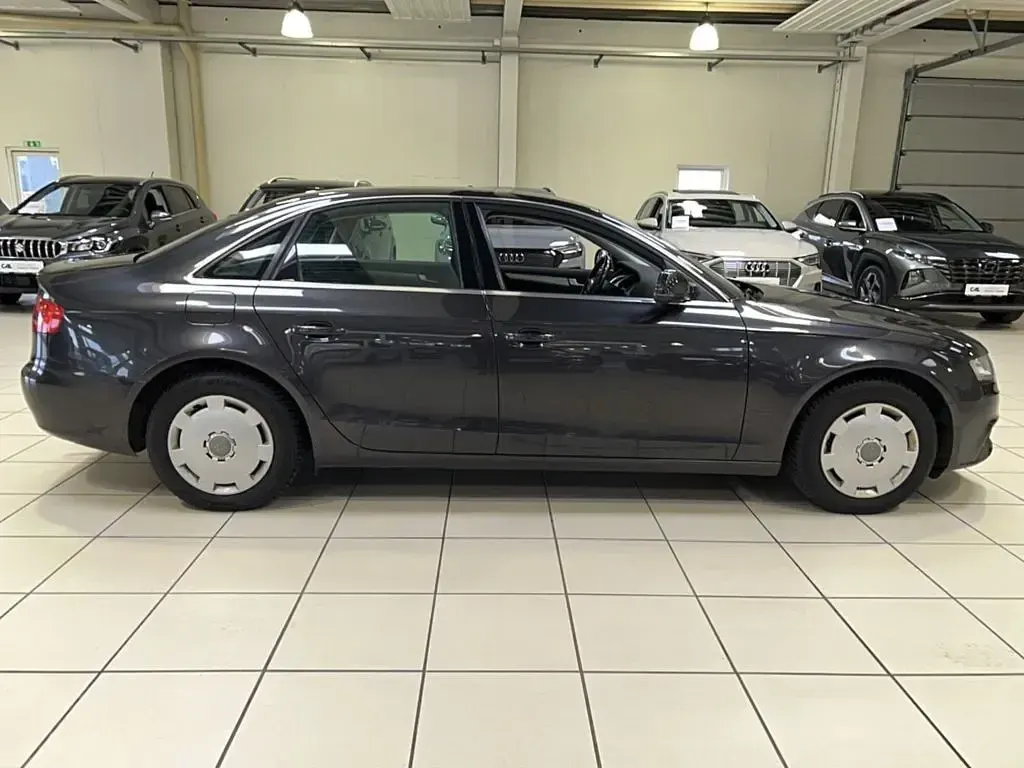 Gebraucht Audi A4 Attraction 120 PS (88 kW) 2010 Grau Limousine