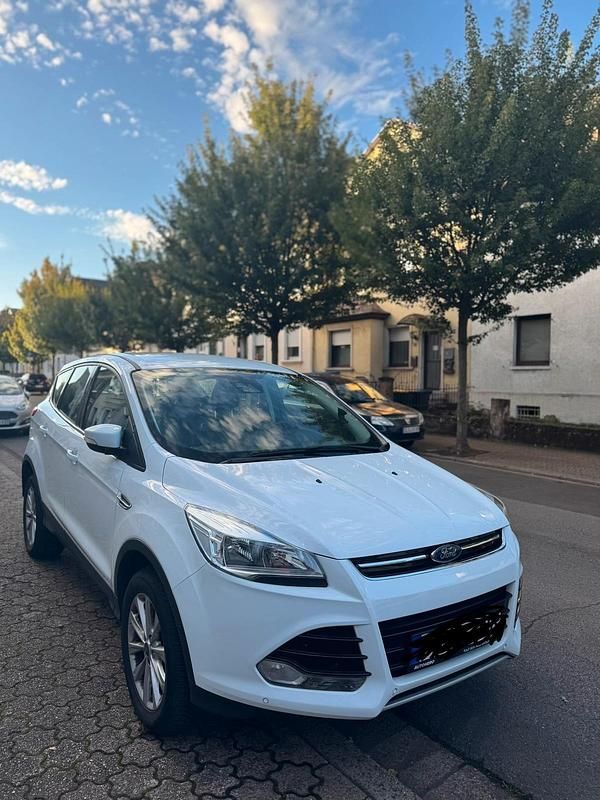 Gebraucht Ford Kuga 120 PS (88 kW) 2015 Weiß SUV