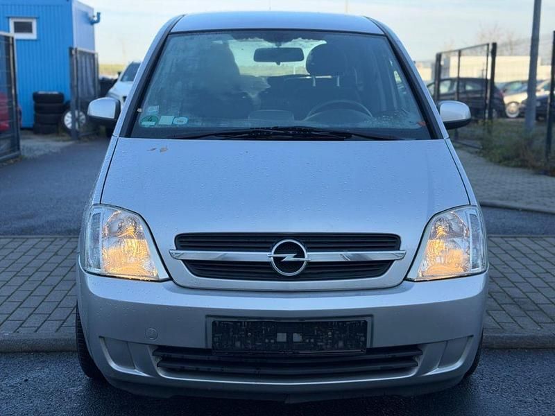 Grau Gebraucht 2004 Opel Meriva Enjoy Van / Kleinbus | 3.290 € (Fairer Preis) - Bild 1/4