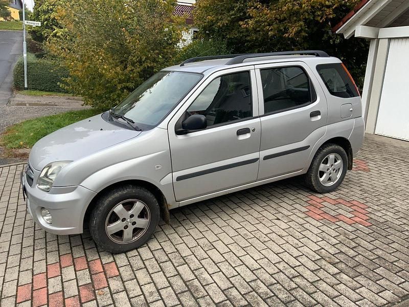 Silber Gebraucht 2005 Subaru Justy Kleinwagen | 3.500 € - Bild 1/4