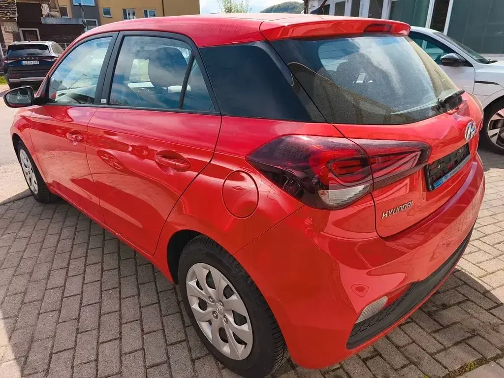 Gebraucht Hyundai i20 Select 75 PS (55 kW) 2020 Rot Kleinwagen