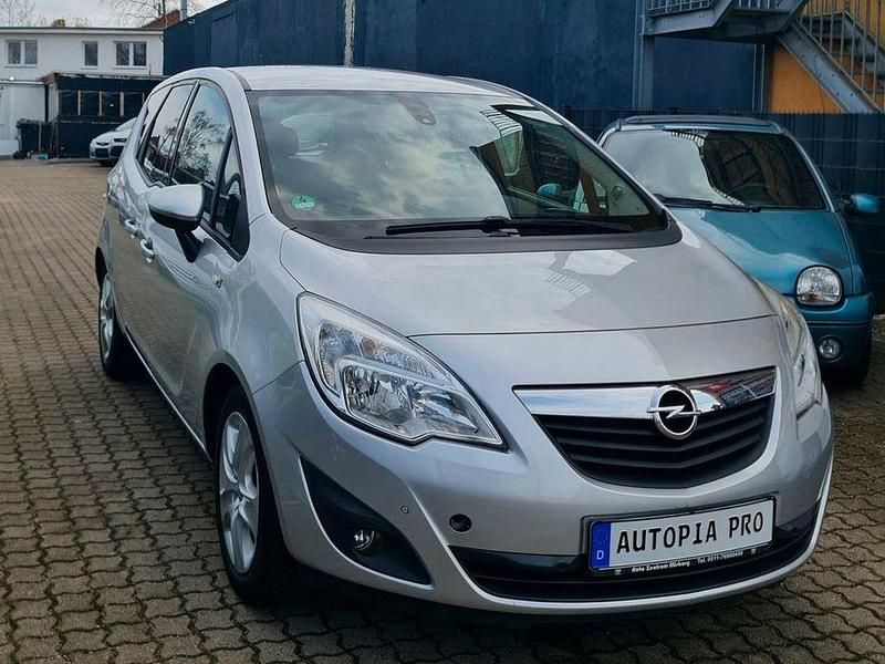 Gebraucht Opel Meriva Design Edition 131 PS (96 kW) 2011 Silber Van / Kleinbus