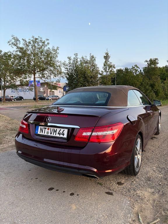 Gebraucht Mercedes E500 Elegance 387 PS (284 kW) 2011 Rot Cabrio