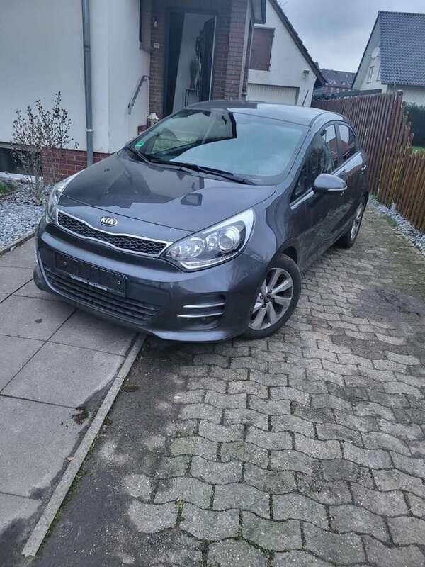Gebraucht 2016 Kia Rio 2 Limousine | 9.750 € (Etwas zu teuer) - Bild 1/4