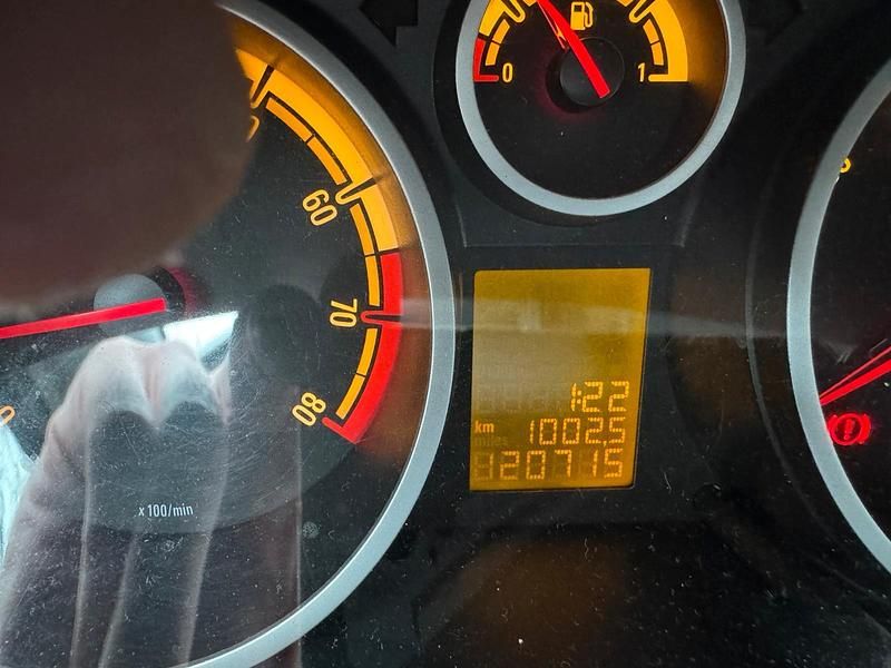 Rot Gebraucht 2010 Opel Corsa Kleinwagen | 2.800 € (Fairer Preis) - Bild 1/4