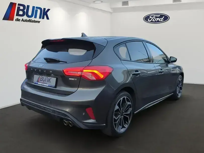 Gebraucht Ford Focus ST-Line X 155 PS (114 kW) 2022 Magneticgrau met Limousine