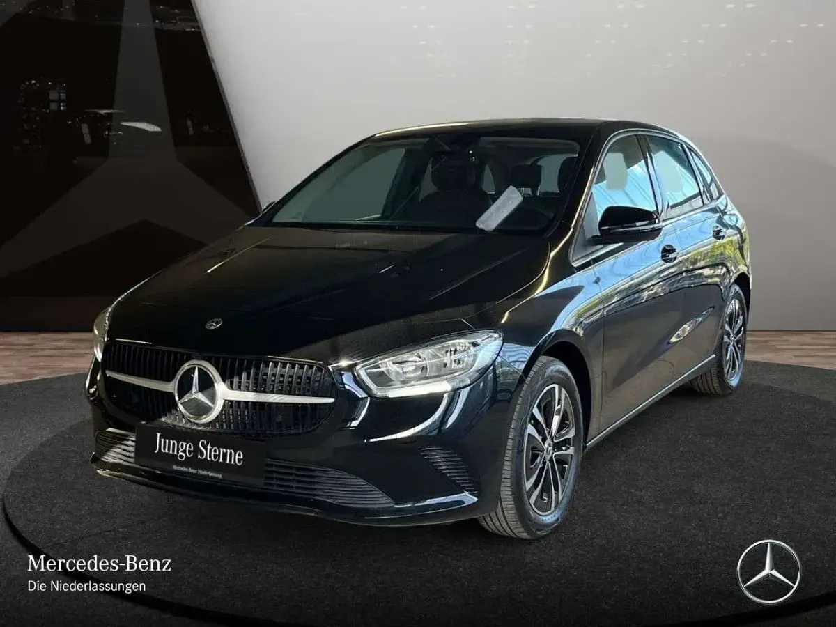 Gebraucht Mercedes B250 163 PS (119 kW) 2023 Schwarz Kleinwagen