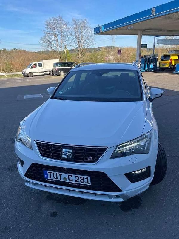 Weiß Gebraucht 2018 Seat Ateca 4Drive SUV | 22.990 € (Fairer Preis) - Bild 1/4