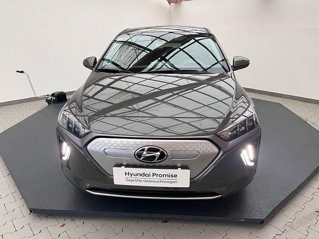 Grau Gebraucht 2021 Hyundai Ioniq Prime Kleinwagen | 23.390 € (Teuer) - Bild 1/4