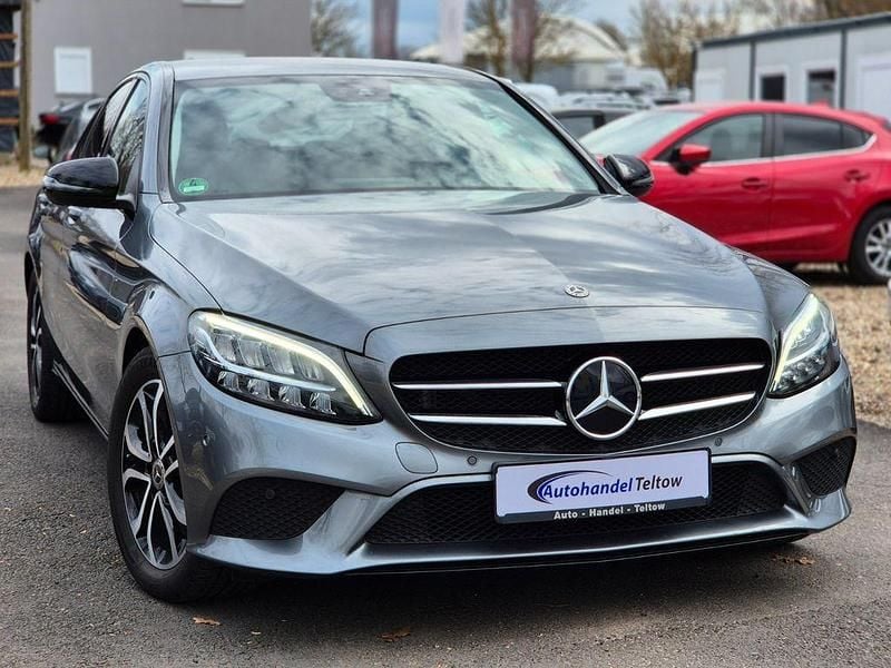 Gebraucht Mercedes C300 Night 258 PS (189 kW) 2018 Grau Limousine