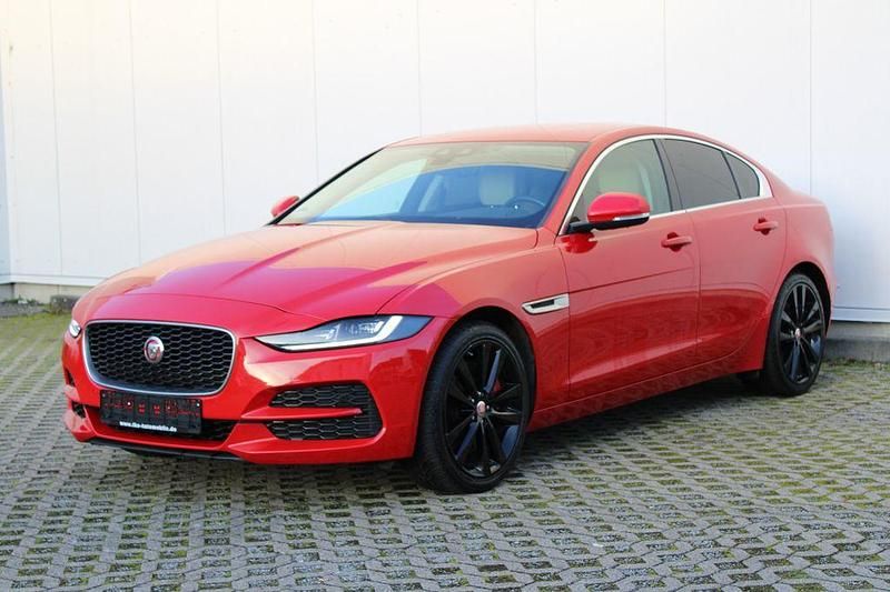 Gebraucht Jaguar XE SE 300 PS (220 kW) 2019 Rot Limousine