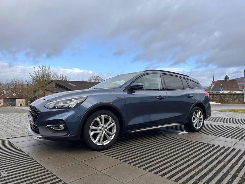 Gebraucht Ford Focus Active 125 PS (91 kW) 2019 Blau Kombi