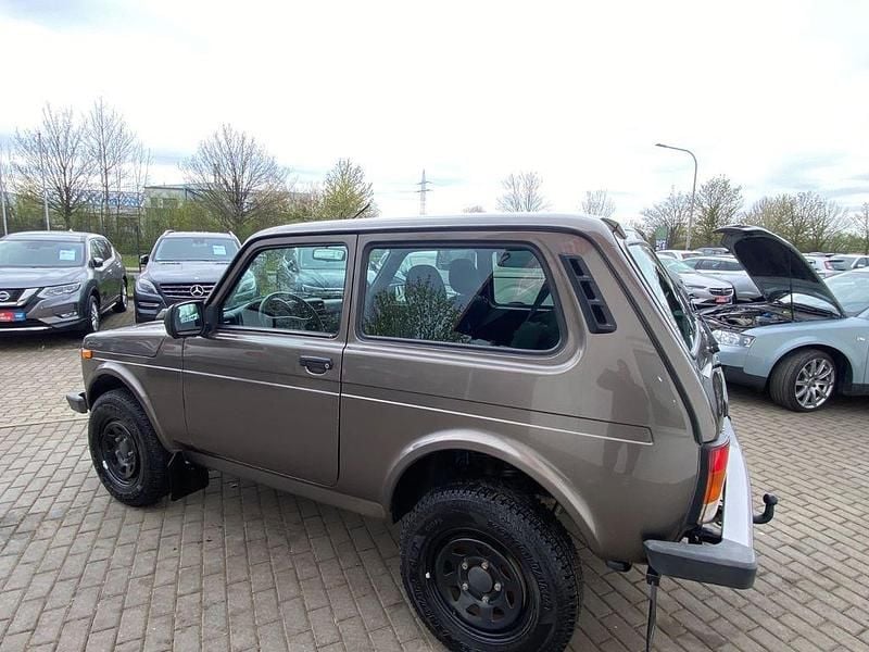 Gebraucht Lada niva 83 PS (61 kW) 2022 Braun SUV