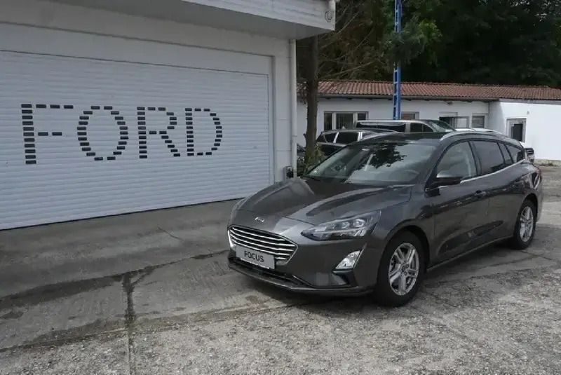 Grau Gebraucht 2022 Ford Focus Cool & Connect Kombi | 27.900 € - Bild 1/4