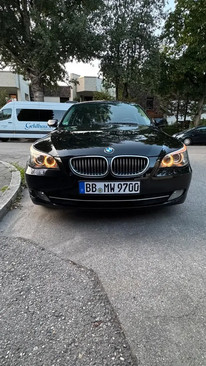 Gebraucht BMW 523 190 PS (139 kW) 2007 Schwarz Kombi