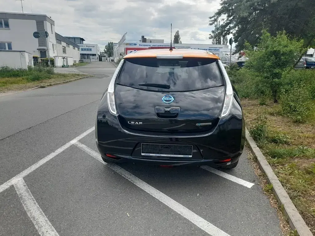 Gebraucht Nissan Leaf 80 kW (109 PS) 2016 Schwarz Kleinwagen