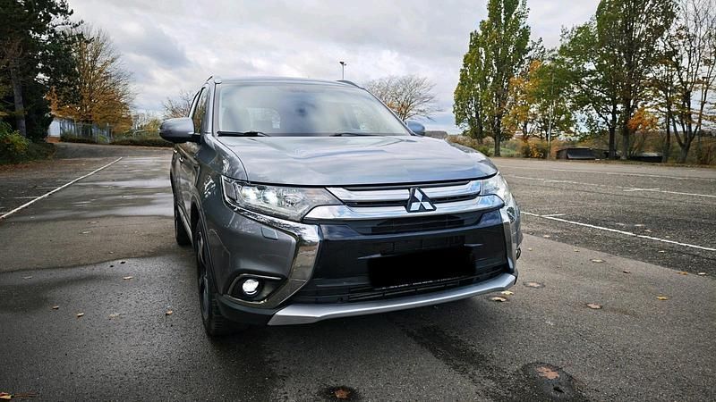 Gebraucht Mitsubishi Outlander Edition 150 PS (110 kW) 2018 Grau SUV